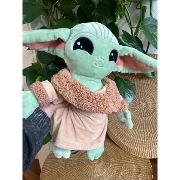 Baby Yoda Grogu plush stuffed animal - Picture 8 of 8